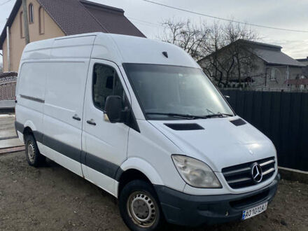 Белый Мерседес Sprinter, объемом двигателя 2.14 л и пробегом 380 тыс. км за 9900 $, фото 1 на Automoto.ua