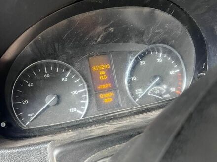 Белый Мерседес Sprinter, объемом двигателя 2.14 л и пробегом 310 тыс. км за 12500 $, фото 1 на Automoto.ua