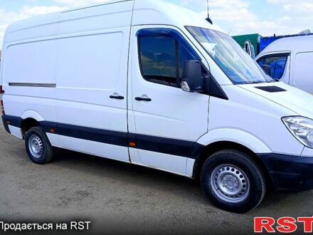 Белый Мерседес Sprinter, объемом двигателя 2.1 л и пробегом 330 тыс. км за 11800 $, фото 1 на Automoto.ua