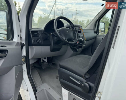 Белый Мерседес Sprinter, объемом двигателя 2.1 л и пробегом 253 тыс. км за 16900 $, фото 1 на Automoto.ua