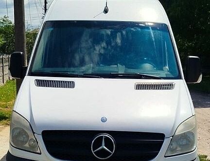 Белый Мерседес Sprinter, объемом двигателя 2.14 л и пробегом 290 тыс. км за 11800 $, фото 1 на Automoto.ua
