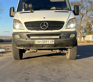 Мерседес Sprinter 2013 у Покровськ (Красноармійськ) на Automoto.ua Білий Мерседес Sprinter, об'ємом двигуна 2.2 л та пробігом 98 тис. км за 33000 $, фото 1 на Automoto.ua