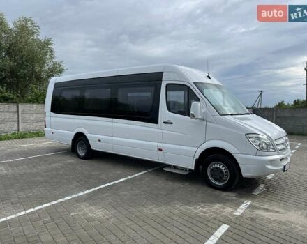 Белый Мерседес Sprinter, объемом двигателя 3 л и пробегом 448 тыс. км за 42700 $, фото 1 на Automoto.ua