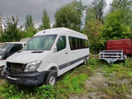 Белый Мерседес Sprinter, объемом двигателя 0 л и пробегом 220 тыс. км за 9599 $, фото 1 на Automoto.ua