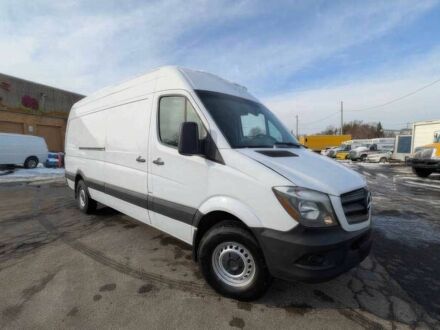 Белый Мерседес Sprinter, объемом двигателя 2.1 л и пробегом 77 тыс. км за 10000 $, фото 1 на Automoto.ua