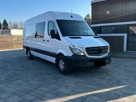 Белый Мерседес Sprinter, объемом двигателя 2.2 л и пробегом 300 тыс. км за 23000 $, фото 1 на Automoto.ua