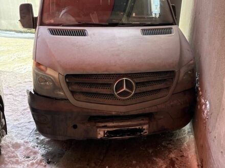 Белый Мерседес Sprinter, объемом двигателя 0 л и пробегом 240 тыс. км за 3458 $, фото 1 на Automoto.ua