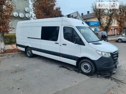 Белый Мерседес Sprinter, объемом двигателя 2.1 л и пробегом 325 тыс. км за 37931 $, фото 1 на Automoto.ua