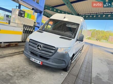 Белый Мерседес Sprinter, объемом двигателя 2.2 л и пробегом 427 тыс. км за 28378 $, фото 1 на Automoto.ua