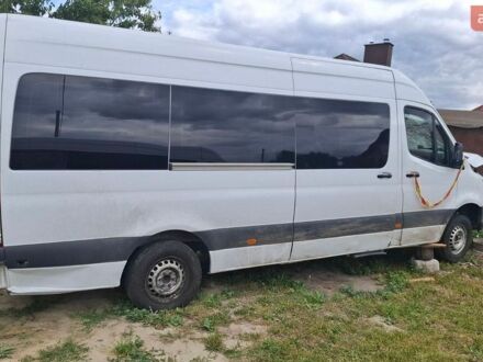 Белый Мерседес Sprinter, объемом двигателя 1.95 л и пробегом 630 тыс. км за 23000 $, фото 1 на Automoto.ua