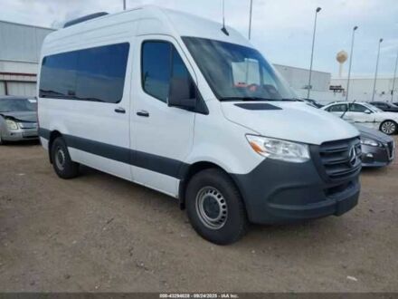 Белый Мерседес Sprinter, объемом двигателя 2 л и пробегом 10 тыс. км за 30300 $, фото 1 на Automoto.ua