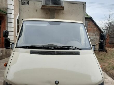Бежевий Мерседес Sprinter, об'ємом двигуна 2.1 л та пробігом 400 тис. км за 8437 $, фото 1 на Automoto.ua