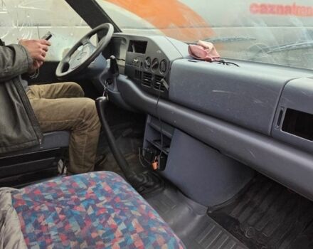 Черный Мерседес Sprinter, объемом двигателя 0 л и пробегом 300 тыс. км за 5434 $, фото 7 на Automoto.ua