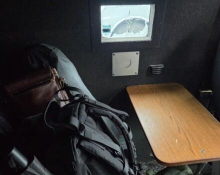 Черный Мерседес Sprinter, объемом двигателя 0 л и пробегом 300 тыс. км за 5434 $, фото 4 на Automoto.ua