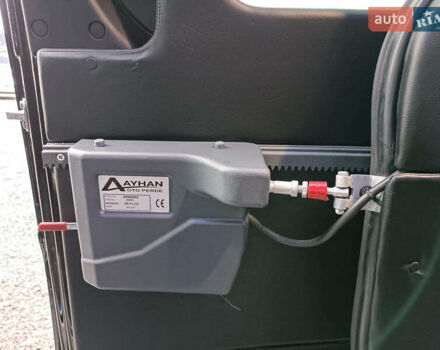 Черный Мерседес Sprinter, объемом двигателя 3 л и пробегом 218 тыс. км за 35790 $, фото 53 на Automoto.ua