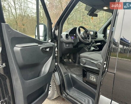 Черный Мерседес Sprinter, объемом двигателя 2.2 л и пробегом 370 тыс. км за 23800 $, фото 17 на Automoto.ua