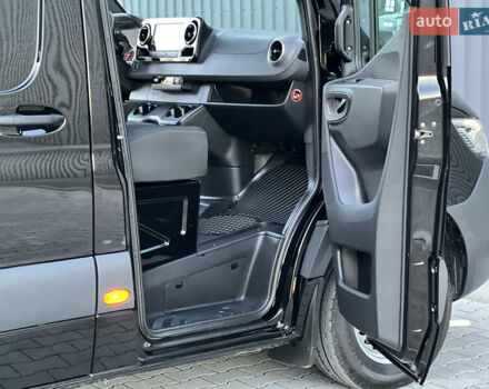 Черный Мерседес Sprinter, объемом двигателя 2 л и пробегом 259 тыс. км за 31900 $, фото 158 на Automoto.ua