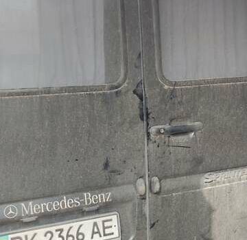 Чорний Мерседес Sprinter, об'ємом двигуна 2.3 л та пробігом 340 тис. км за 8000 $, фото 4 на Automoto.ua