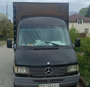 Черный Мерседес Sprinter, объемом двигателя 2.3 л и пробегом 700 тыс. км за 3700 $, фото 1 на Automoto.ua