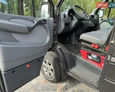 Черный Мерседес Sprinter, объемом двигателя 2.69 л и пробегом 225 тыс. км за 23000 $, фото 5 на Automoto.ua