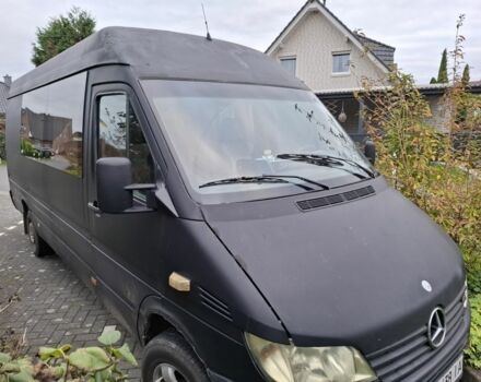 Черный Мерседес Sprinter, объемом двигателя 2.2 л и пробегом 770 тыс. км за 8000 $, фото 1 на Automoto.ua