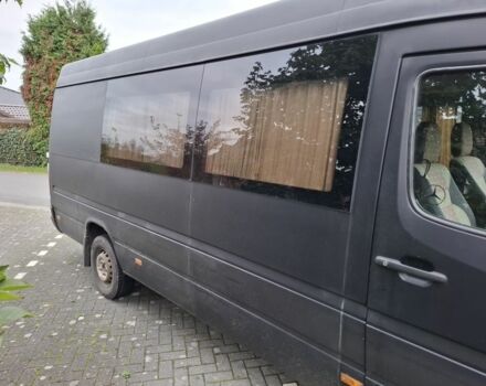 Черный Мерседес Sprinter, объемом двигателя 2.2 л и пробегом 770 тыс. км за 8000 $, фото 2 на Automoto.ua