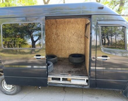 Черный Мерседес Sprinter, объемом двигателя 2.2 л и пробегом 280 тыс. км за 6000 $, фото 9 на Automoto.ua