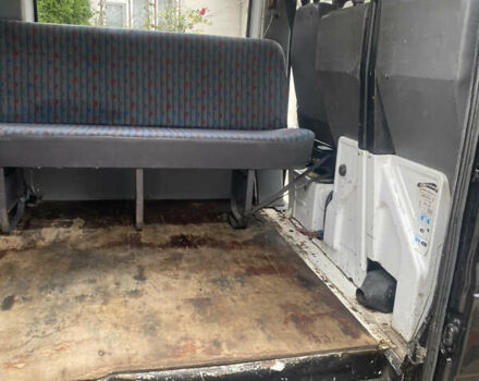 Черный Мерседес Sprinter, объемом двигателя 2.15 л и пробегом 390 тыс. км за 8900 $, фото 10 на Automoto.ua