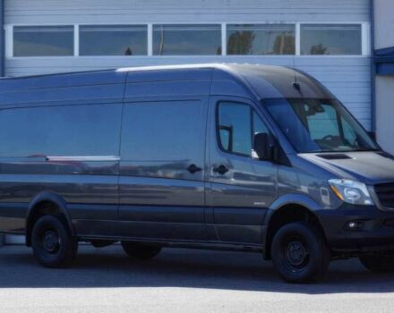 Черный Мерседес Sprinter, объемом двигателя 3 л и пробегом 79 тыс. км за 10000 $, фото 2 на Automoto.ua