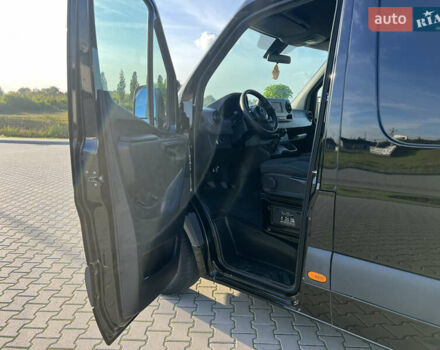 Черный Мерседес Sprinter, объемом двигателя 0 л и пробегом 370 тыс. км за 25800 $, фото 12 на Automoto.ua