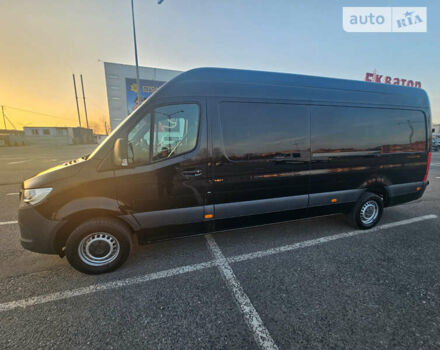 Черный Мерседес Sprinter, объемом двигателя 0 л и пробегом 117 тыс. км за 49476 $, фото 1 на Automoto.ua