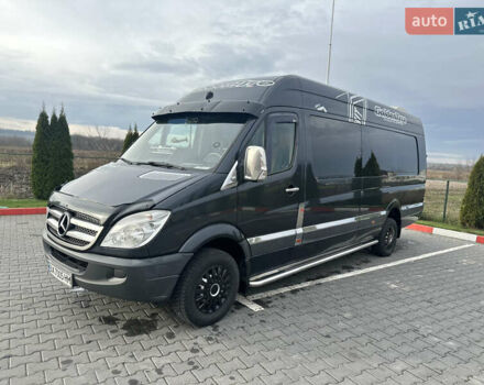Черный Мерседес Sprinter, объемом двигателя 2.99 л и пробегом 675 тыс. км за 16800 $, фото 3 на Automoto.ua