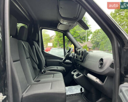 Черный Мерседес Sprinter, объемом двигателя 2.2 л и пробегом 299 тыс. км за 25000 $, фото 31 на Automoto.ua