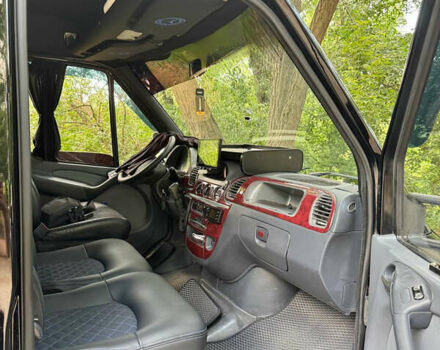 Черный Мерседес Sprinter, объемом двигателя 2.7 л и пробегом 500 тыс. км за 13500 $, фото 4 на Automoto.ua