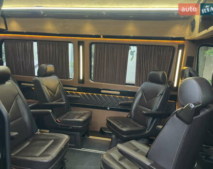 Черный Мерседес Sprinter, объемом двигателя 2.2 л и пробегом 350 тыс. км за 25000 $, фото 6 на Automoto.ua