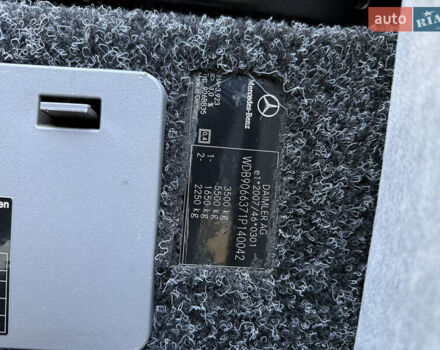 Черный Мерседес Sprinter, объемом двигателя 2.2 л и пробегом 660 тыс. км за 31459 $, фото 12 на Automoto.ua