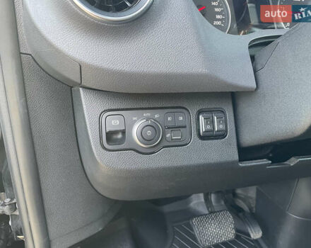 Черный Мерседес Sprinter, объемом двигателя 2.9 л и пробегом 170 тыс. км за 52000 $, фото 5 на Automoto.ua