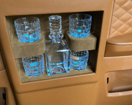 Черный Мерседес Sprinter, объемом двигателя 2.14 л и пробегом 3 тыс. км за 180000 $, фото 24 на Automoto.ua