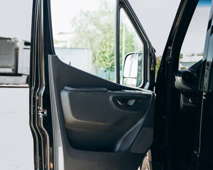 Черный Мерседес Sprinter, объемом двигателя 1.9 л и пробегом 260 тыс. км за 45000 $, фото 26 на Automoto.ua