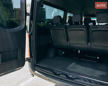 Черный Мерседес Sprinter, объемом двигателя 1.9 л и пробегом 260 тыс. км за 45000 $, фото 51 на Automoto.ua