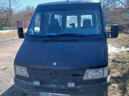 Чорний Мерседес Sprinter, об'ємом двигуна 2.3 л та пробігом 1000 тис. км за 2700 $, фото 1 на Automoto.ua