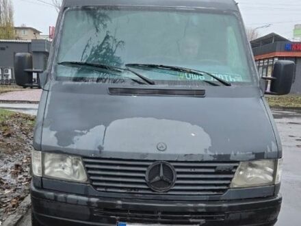 Черный Мерседес Sprinter, объемом двигателя 0 л и пробегом 300 тыс. км за 5434 $, фото 1 на Automoto.ua