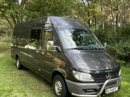 Черный Мерседес Sprinter, объемом двигателя 2.15 л и пробегом 450 тыс. км за 15300 $, фото 1 на Automoto.ua