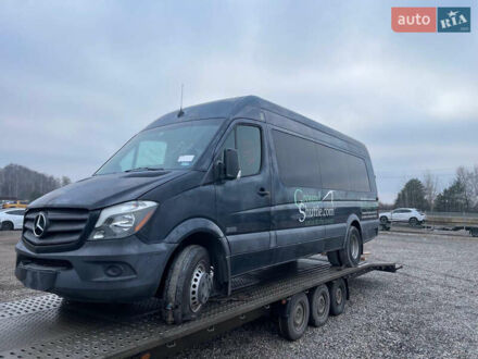 Черный Мерседес Sprinter, объемом двигателя 3 л и пробегом 300 тыс. км за 3000 $, фото 1 на Automoto.ua