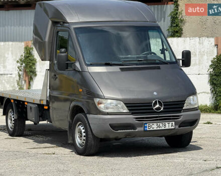 Коричневый Мерседес Sprinter, объемом двигателя 2.69 л и пробегом 590 тыс. км за 10400 $, фото 2 на Automoto.ua