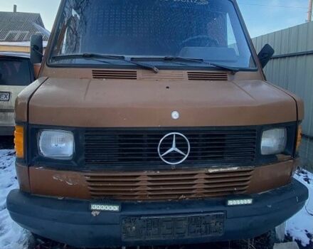 Коричневый Мерседес Sprinter, объемом двигателя 2.4 л и пробегом 333 тыс. км за 1300 $, фото 1 на Automoto.ua