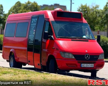 Красный Мерседес Sprinter, объемом двигателя 2.2 л и пробегом 716 тыс. км за 9800 $, фото 1 на Automoto.ua