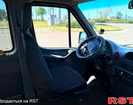 Красный Мерседес Sprinter, объемом двигателя 2.2 л и пробегом 716 тыс. км за 9800 $, фото 9 на Automoto.ua