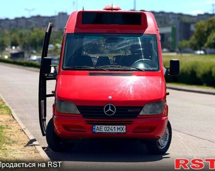 Красный Мерседес Sprinter, объемом двигателя 2.2 л и пробегом 716 тыс. км за 9800 $, фото 4 на Automoto.ua