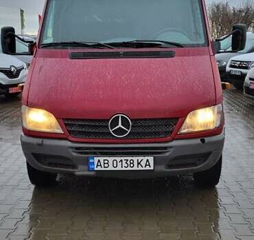 Красный Мерседес Sprinter, объемом двигателя 2.69 л и пробегом 677 тыс. км за 15900 $, фото 2 на Automoto.ua